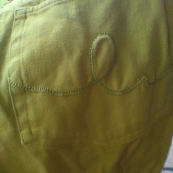 Women's Lime Green Bermuda Shorts Size 8 Brat Green Embroidered Pockets - Picture 3 of 3